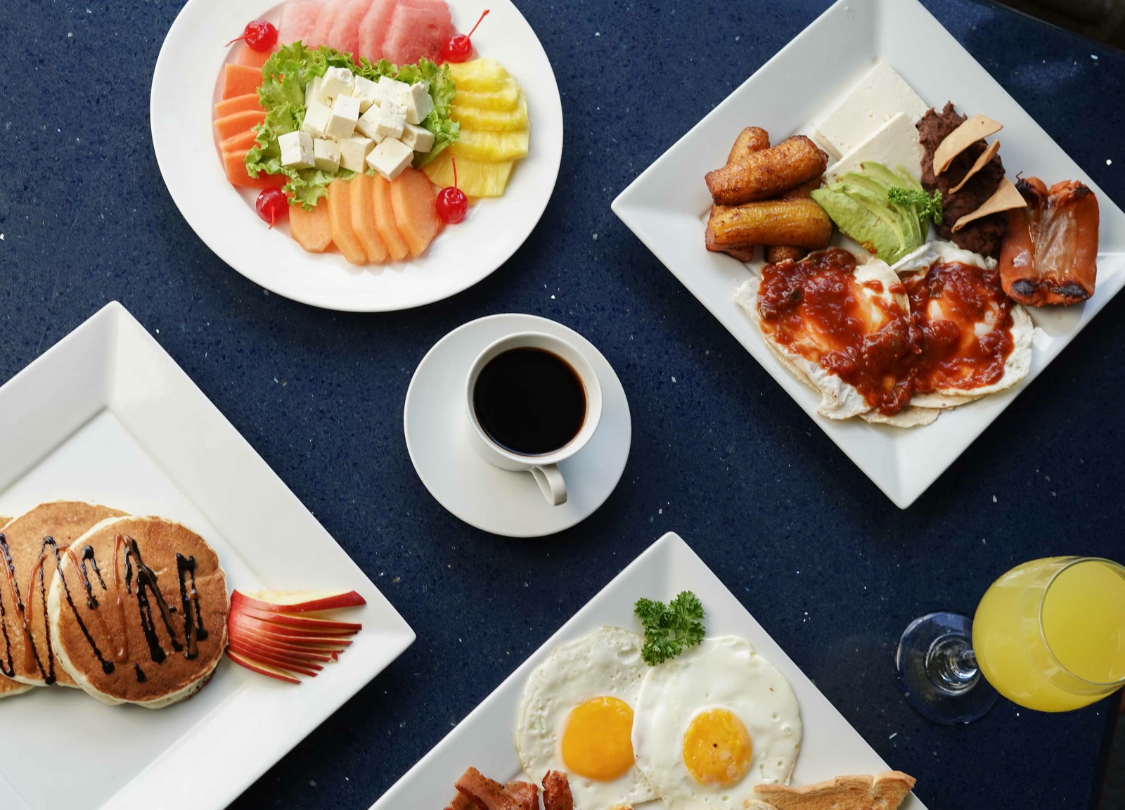 Fachada colonial del hotel